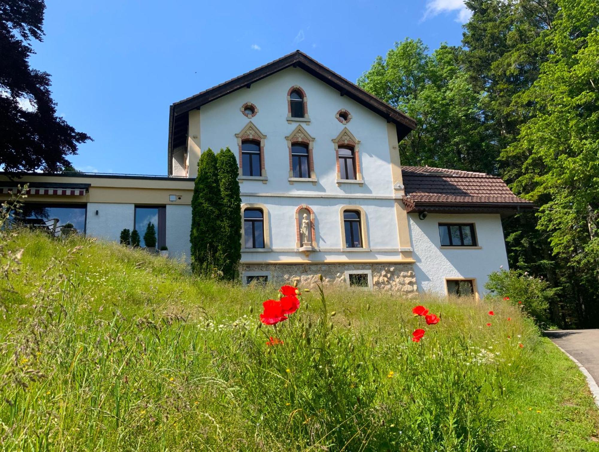 Maison D Hotes Villa Les Pervenches Ла-Шо-де-Фон Экстерьер фото